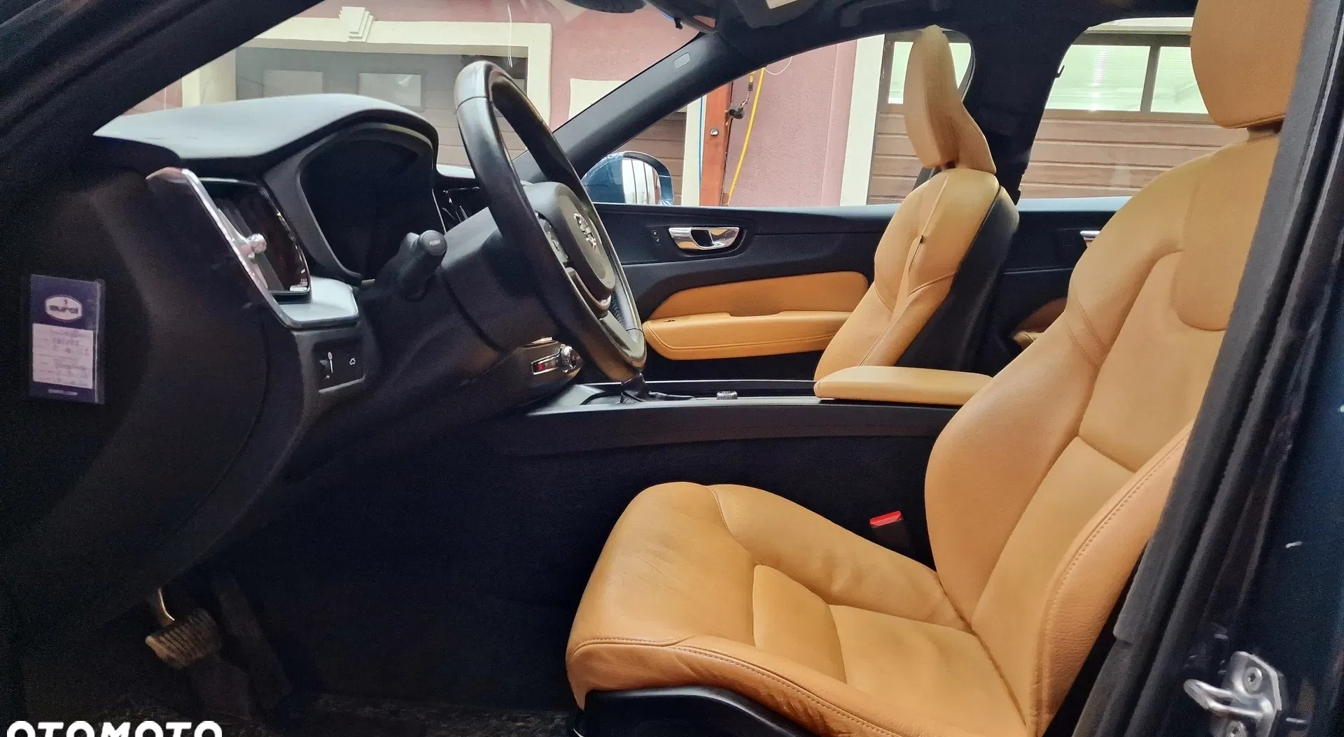 Volvo XC 60 cena 92999 przebieg: 250000, rok produkcji 2018 z Stary Sącz małe 667